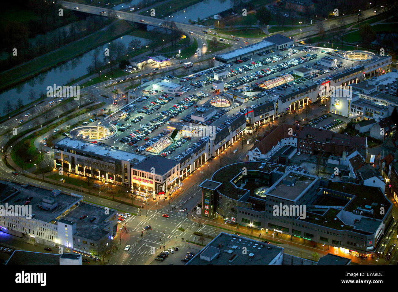 Vista aerea, Alleecenter ECE mall di notte, Hamm, Ruhrgebiet regione Renania settentrionale-Vestfalia, Germania, Europa Foto Stock