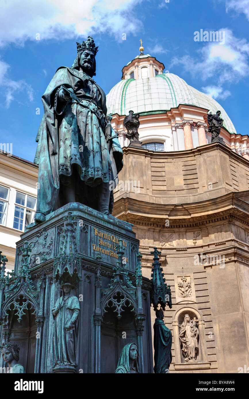Chiesa di San Francesco e il monumento di Imperatore Carlo IV, 1848, Praga, Repubblica Ceca, Europa Foto Stock