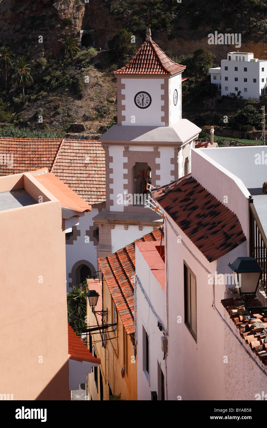 Centro storico della città con la chiesa di Iglesia de San Juan Bautista, Vallehermoso, La Gomera, isole Canarie, Spagna, Europa Foto Stock