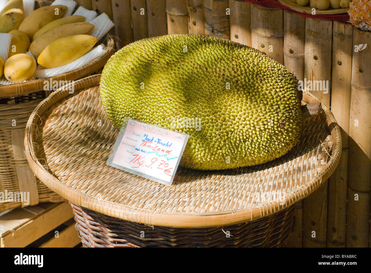 Jack a frutto il Viktualienmarkt mercati nel quartiere storico di Altstadt-Lehel, Monaco di Baviera, Germania, Europa Foto Stock