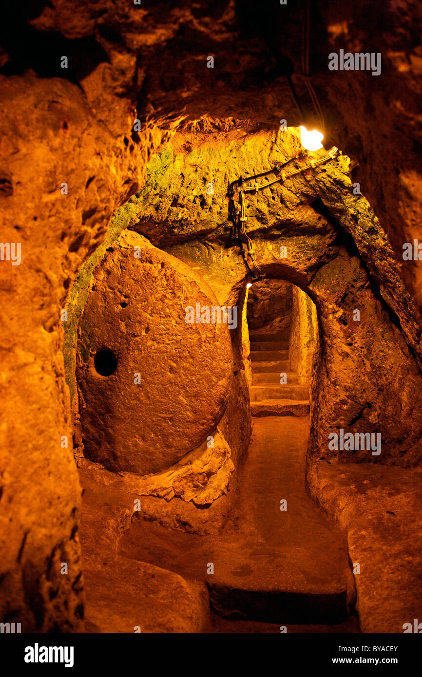 La città sotterranea di Derinkuyu, probabilmente la più "popolare" tra i dozenz della città sotterranea della Cappadocia, Turchia. Foto Stock
