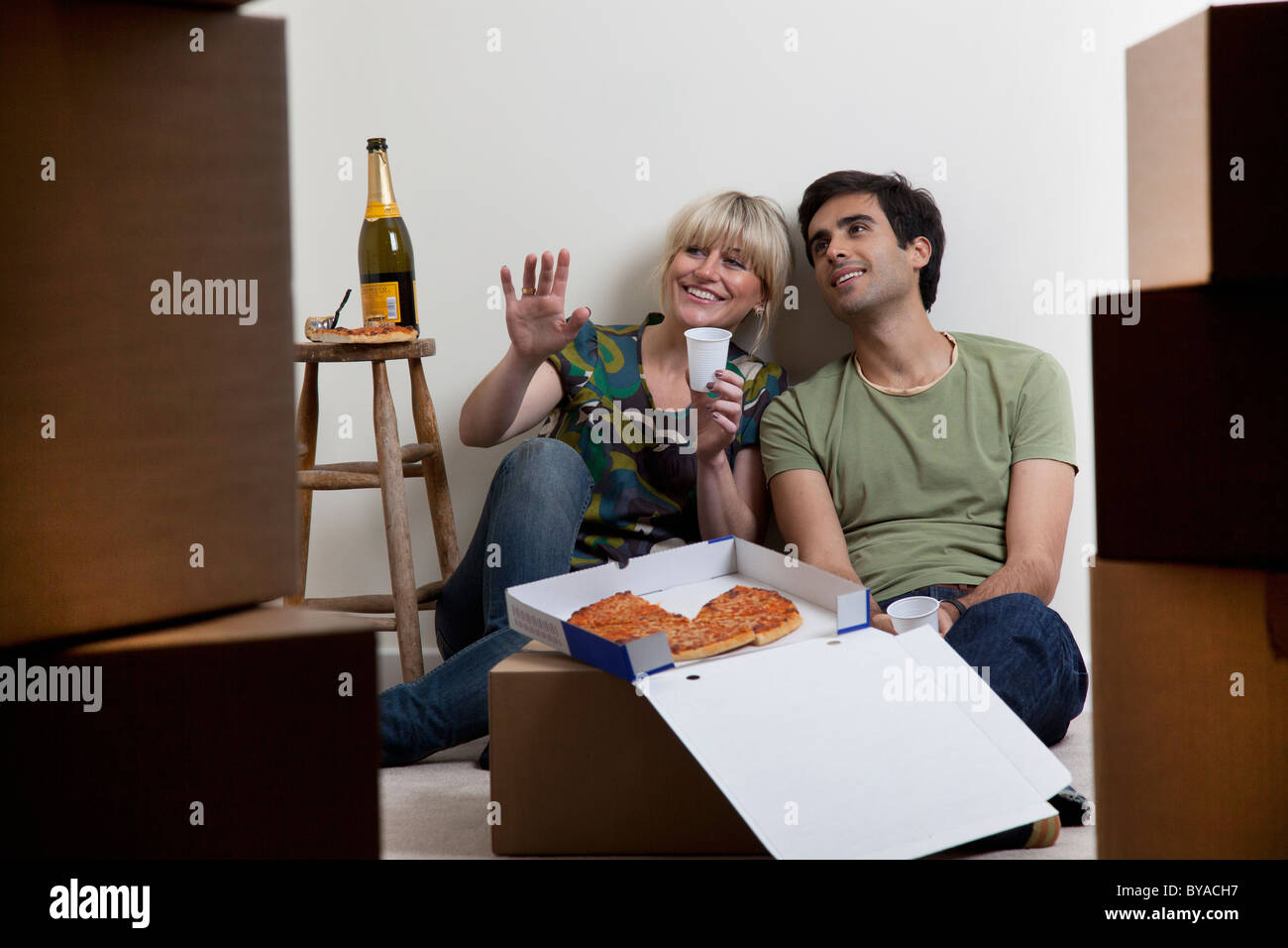 Le coppie prima notte nel nuovo appartamento Foto Stock