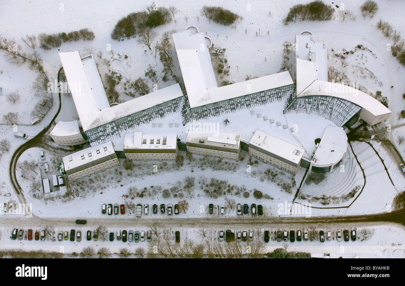 Vista aerea, università privata di Witten Herdecke ricoperta di neve, Witten, zona della Ruhr, Renania settentrionale-Vestfalia, Germania, Europa Foto Stock
