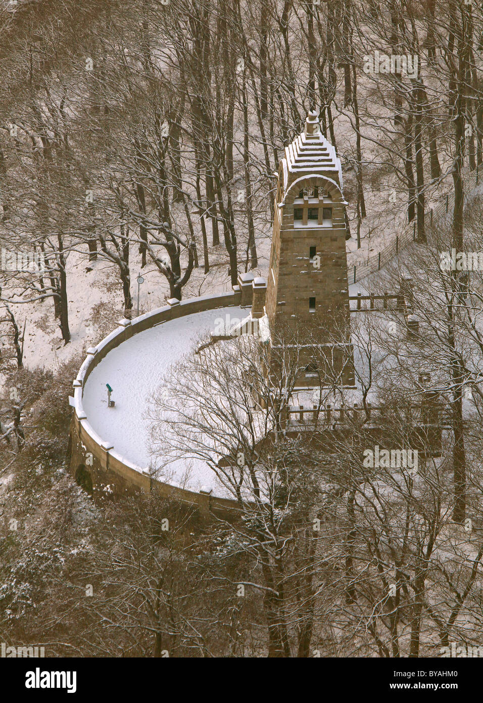 Vista aerea, Berger memorial ricoperta di neve Hohenstein, Stadtpark, il parco della città, la torre di osservazione, fiume Ruhr valley, Witten Foto Stock