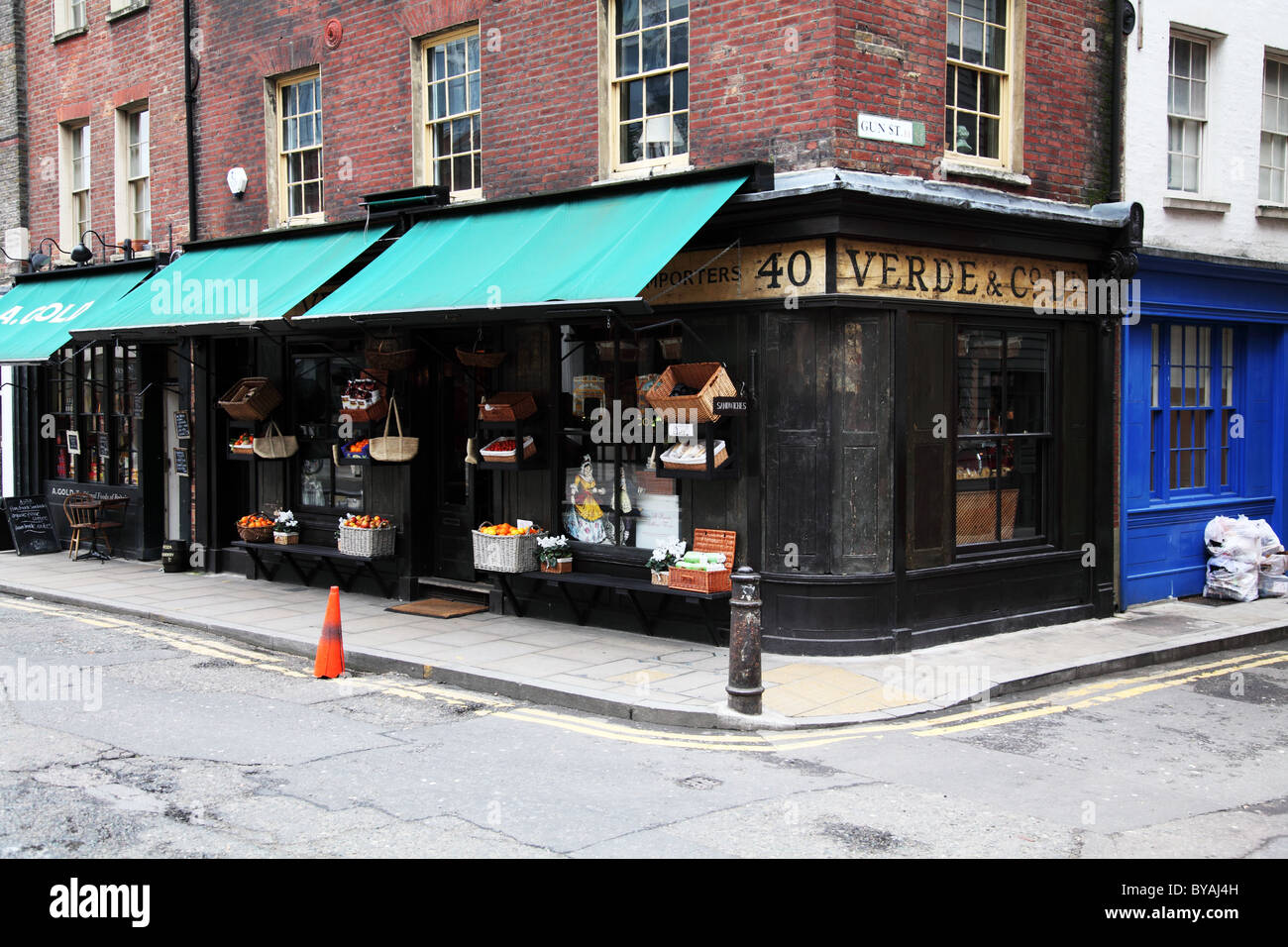 Vecchio e tradizionale shopfront in Spitalfield Market. Londra Foto Stock