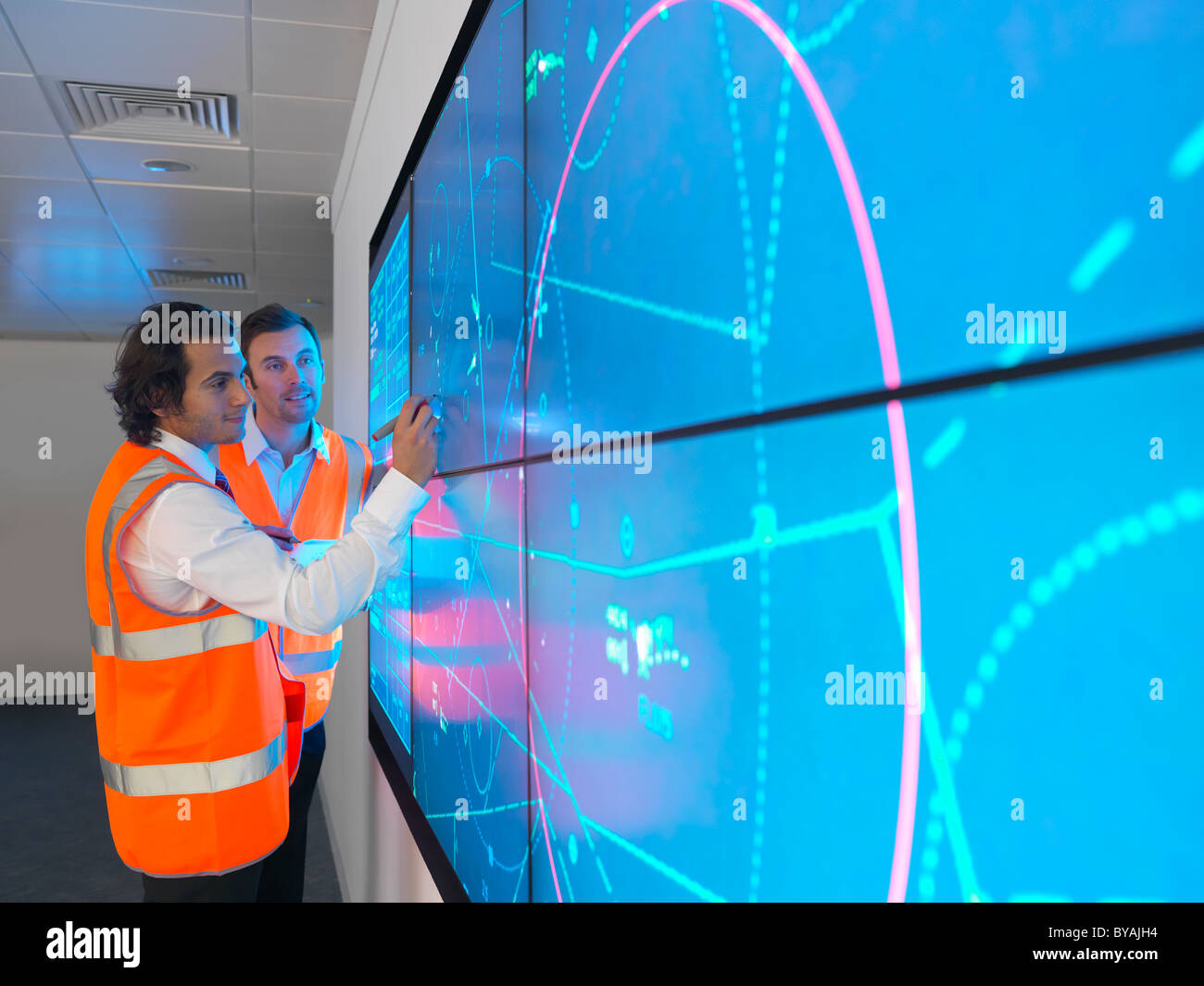 I controllori del traffico aereo con simulazione Foto Stock