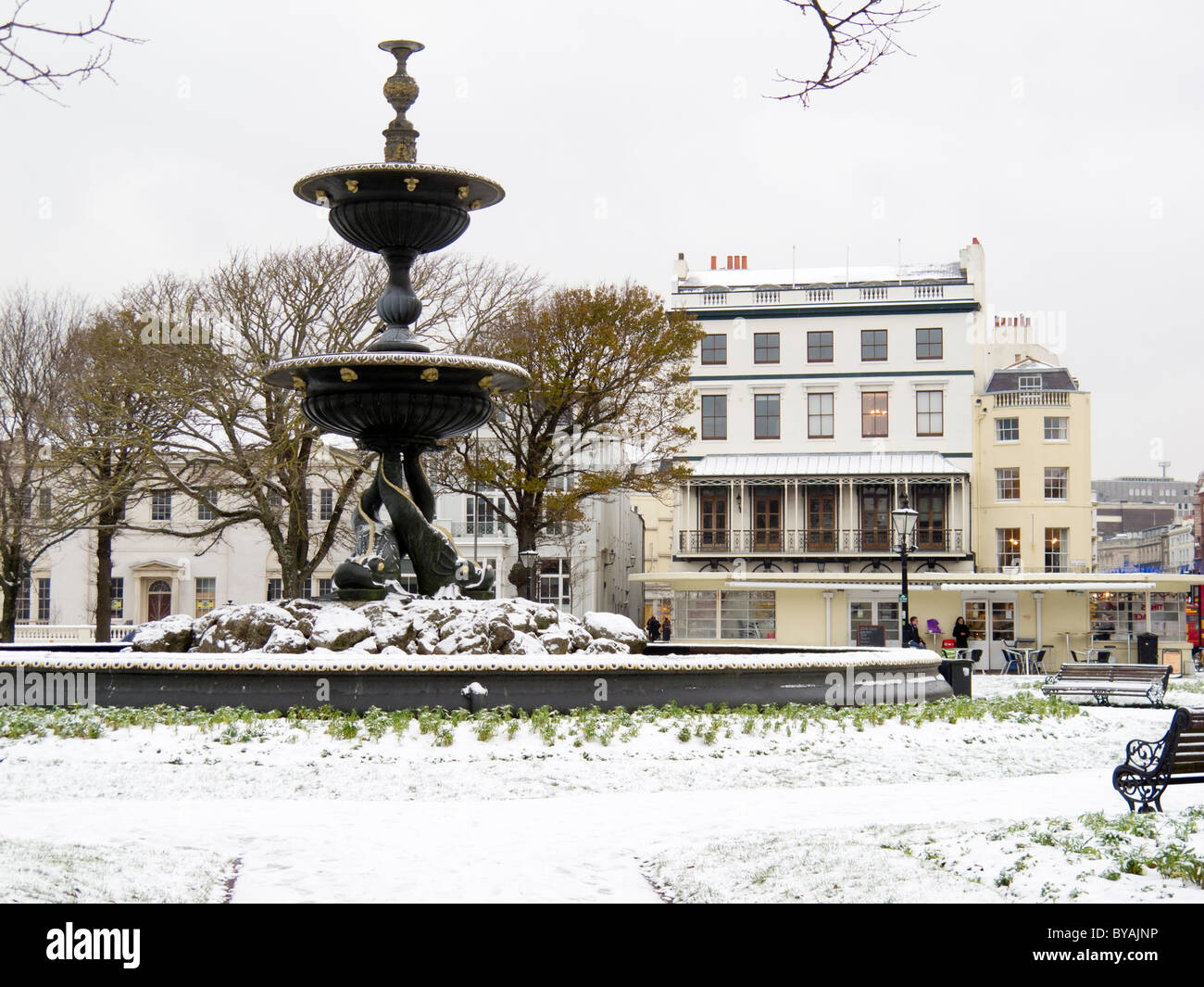Un Wintery Victoria fontana nella Old Steine giardini in Brighton Foto Stock