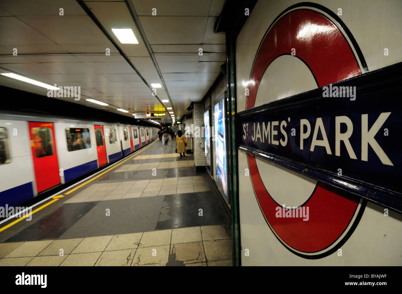 St James Park della metropolitana Stazione, London, England, Regno Unito Foto Stock