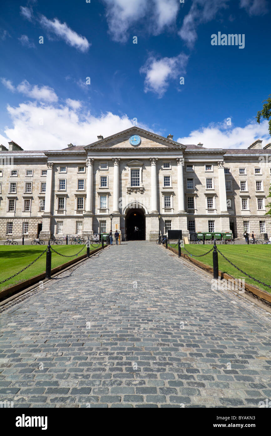 Il Trinity College di Dublino. Tutti i marchi registrati e i volti sono stati clonati. Foto Stock
