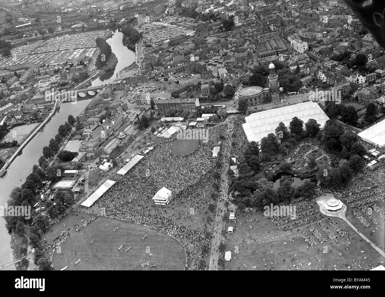 Vista aerea di Shrewsbury Flower Show all'inizio degli anni sessanta Foto Stock