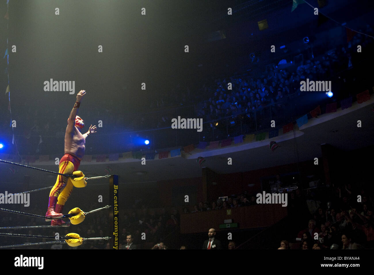 Luchador (wrestler messicano) durante una mostra di Lucha Libre di Bruxelles il "Cirque Royal' Foto Stock