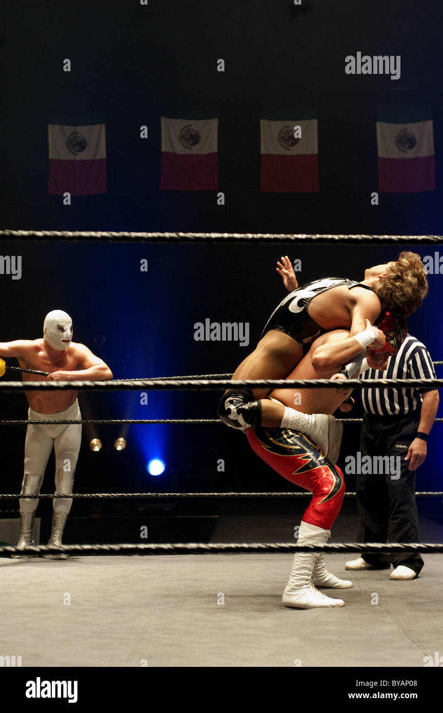 Luchadores (messicano lottatori) durante una mostra di Lucha Libre di Bruxelles il "Cirque Royal' Foto Stock