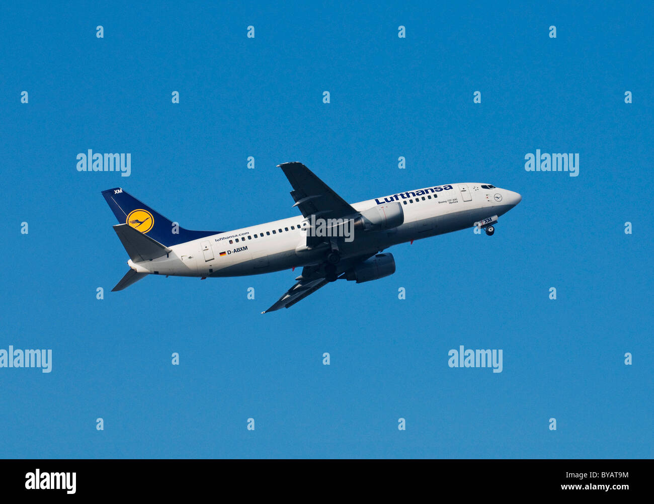 Aerei di compagnie aeree Lufthansa, Boeing 737-300, denominato piano di Herford, climbing Foto Stock
