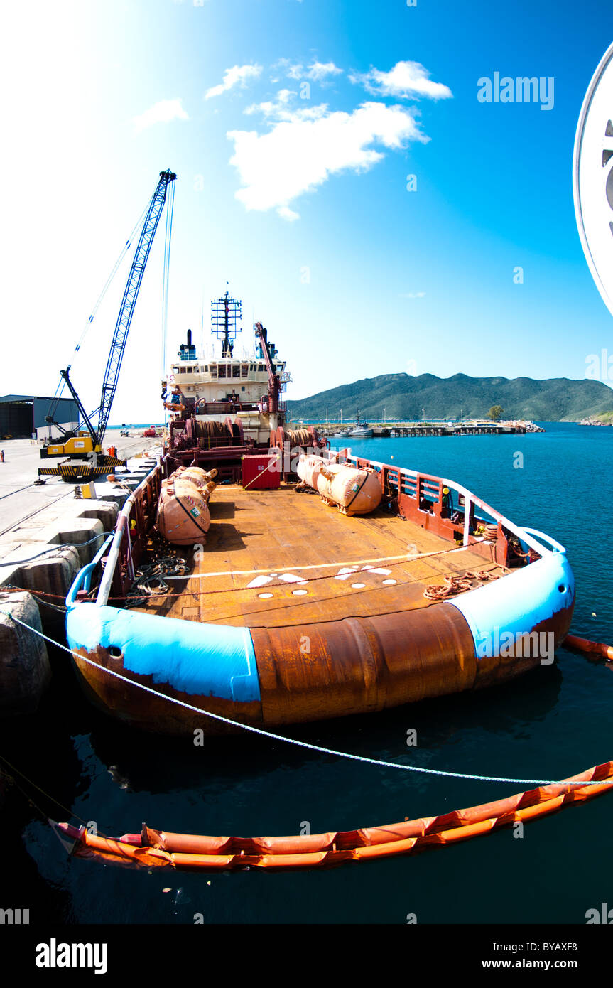 Multi Purpose nave dalla flotta di Maersk, in Arraial do Cabo porto, stato caricato per andare per campi petroliferi in Campos Basin, Rio de Janeiro Foto Stock