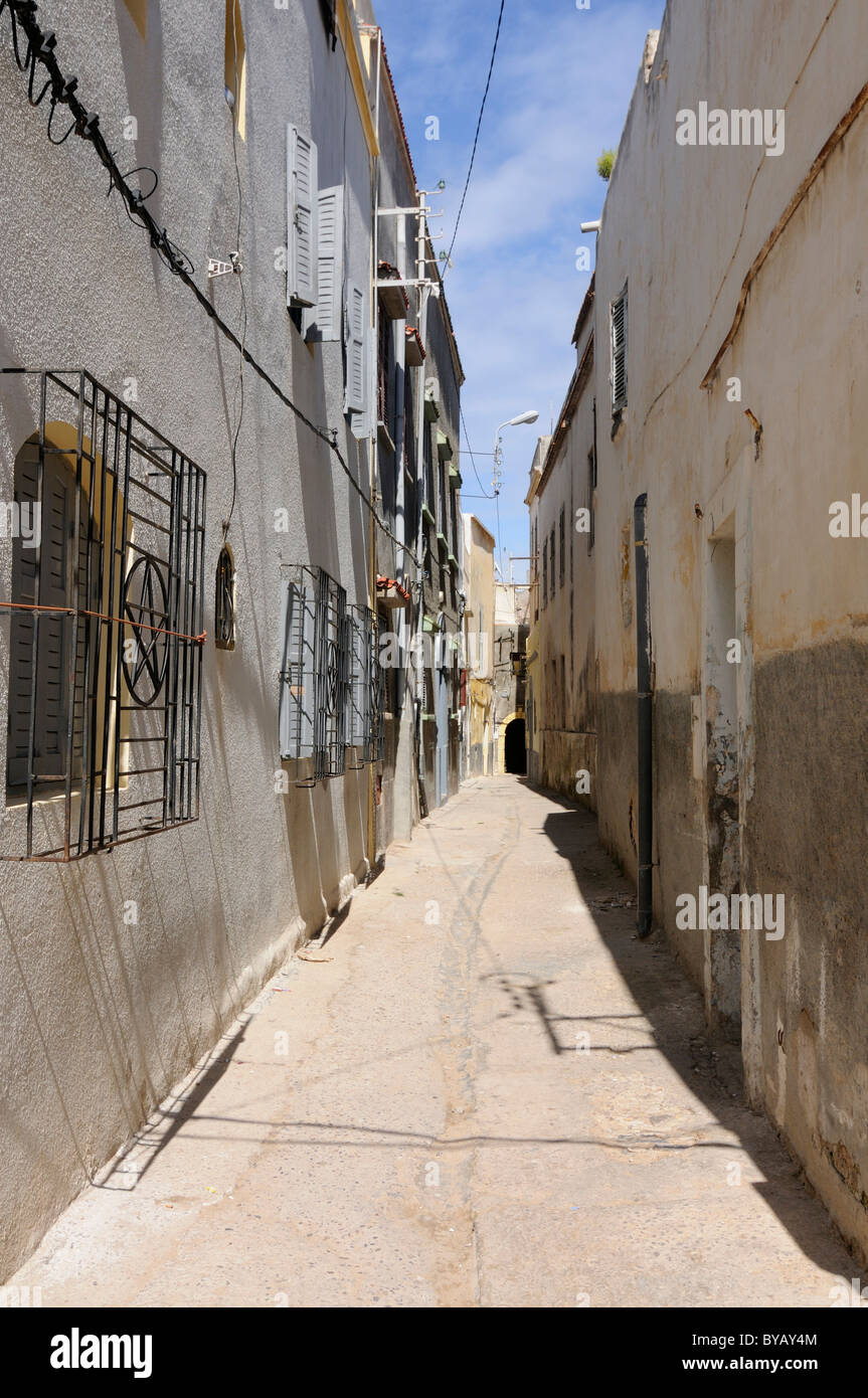 Stretto vicoletto in El Jadida, Sito Patrimonio Mondiale dell'UNESCO, Marocco, Africa Foto Stock