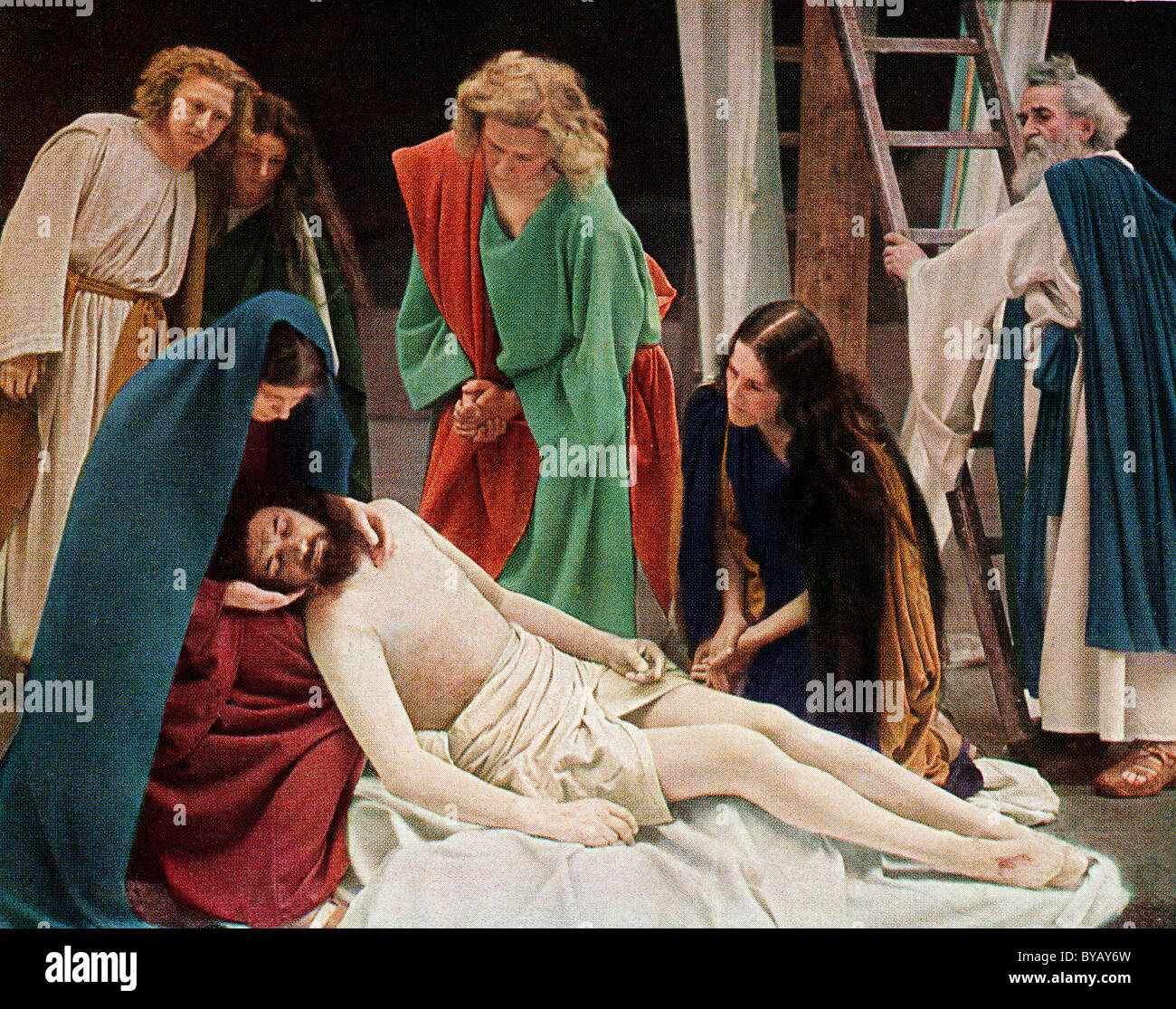 Gesù dopo la crocifissione con Maria sua madre, colore cartolina postale da un modello Uvatypie, Oberammergau Passion Play 1930 Foto Stock