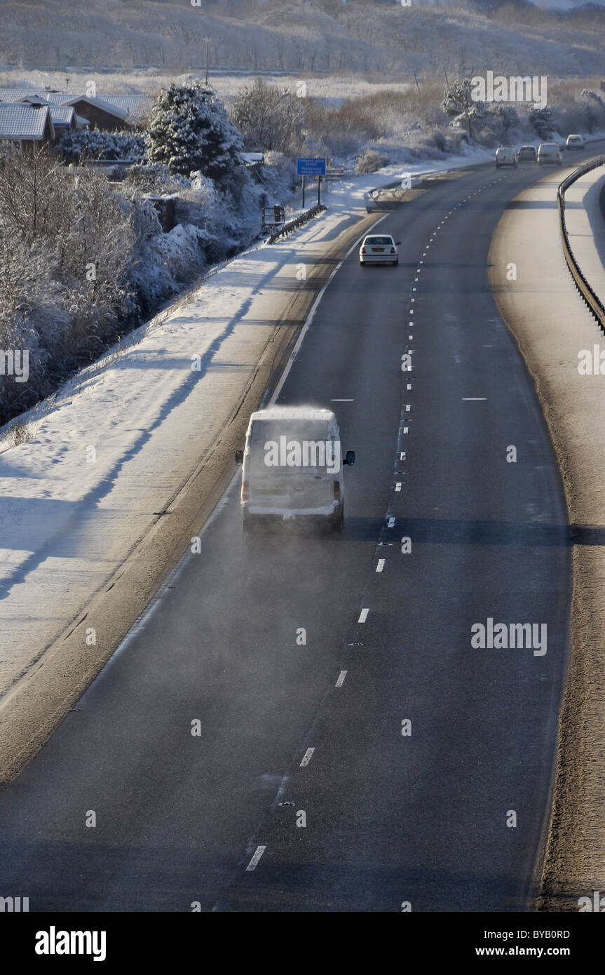 Inverno avverse condizioni della strada A55 il Galles del Nord Foto Stock