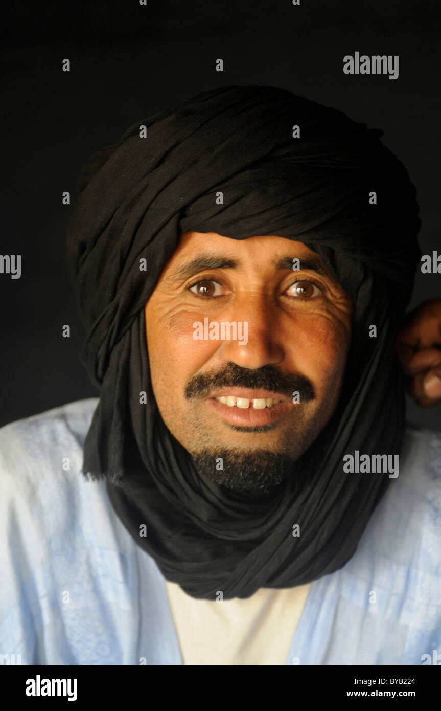 Ritratto di un uomo della Mauritania, Nouakchott, Mauritania, Africa nord-occidentale Foto Stock