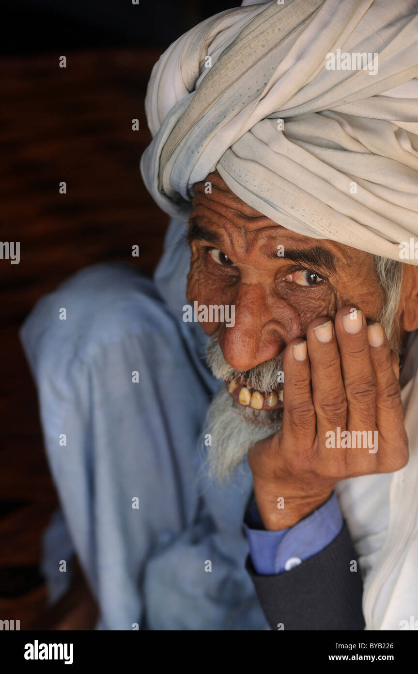 Ritratto di un uomo della Mauritania, Nouakchott, Mauritania, Africa nord-occidentale Foto Stock