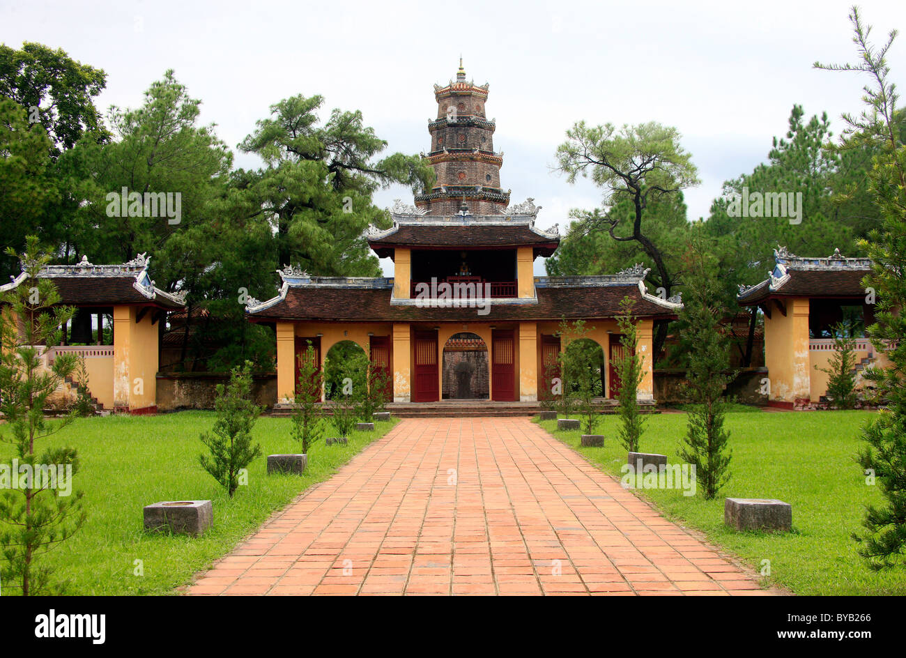 Thien Mu Pagoda Pagoda della celeste donna, Sito Patrimonio Mondiale dell'UNESCO, la tonalità, il Vietnam Asia Foto Stock