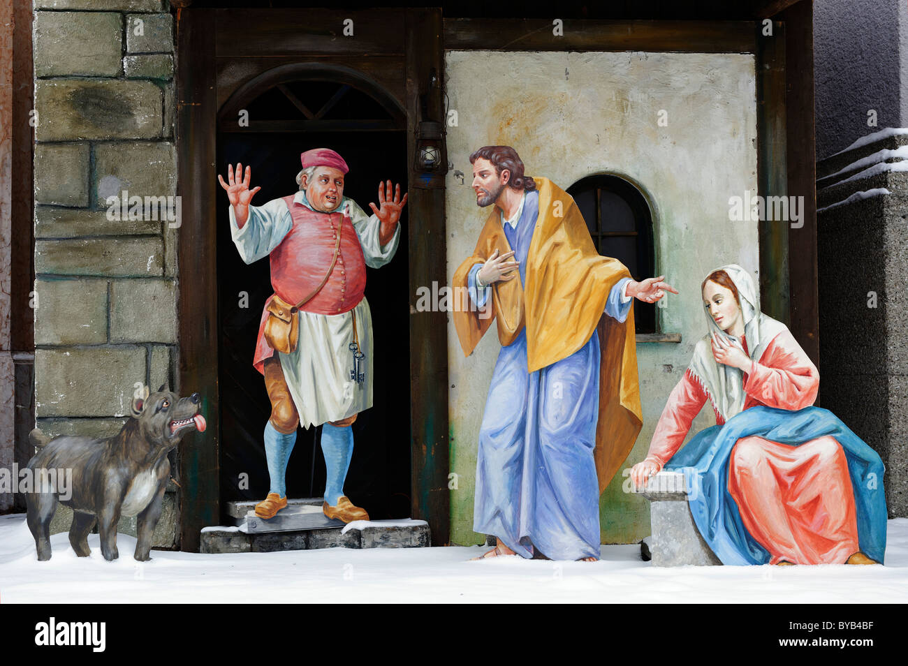 In cerca di un ostello, scena della natività, Bruder-Konrad-Platz, Altoetting, Alta Baviera, Germania, Europa Foto Stock