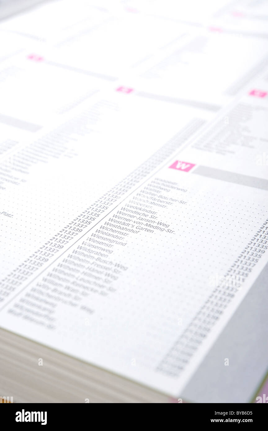 Codice di avviamento postale directory in una rubrica telefonica Foto Stock