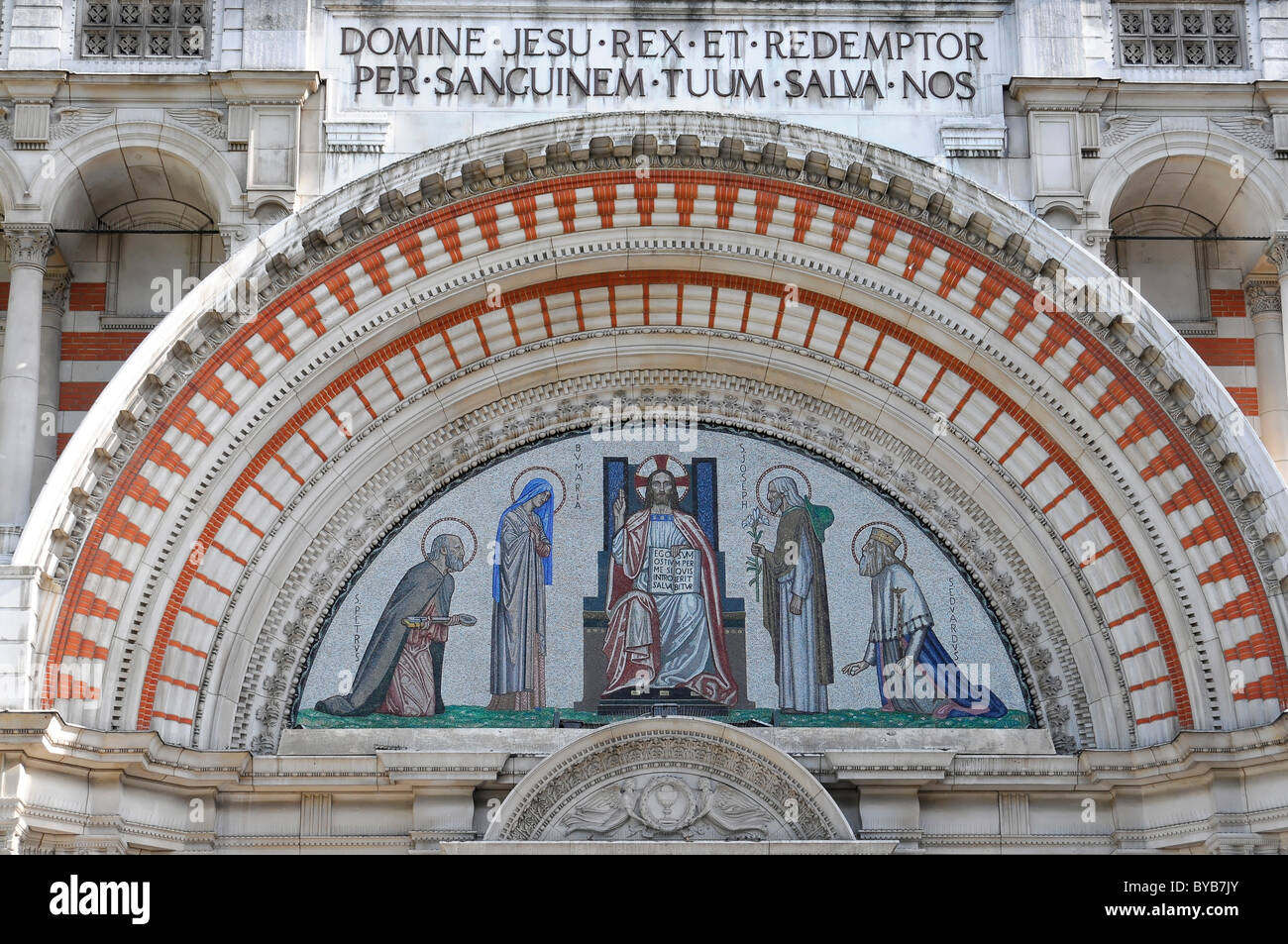 Portale, vista parziale, la Cattedrale di Westminster a Londra, Inghilterra, Regno Unito, Europa Foto Stock