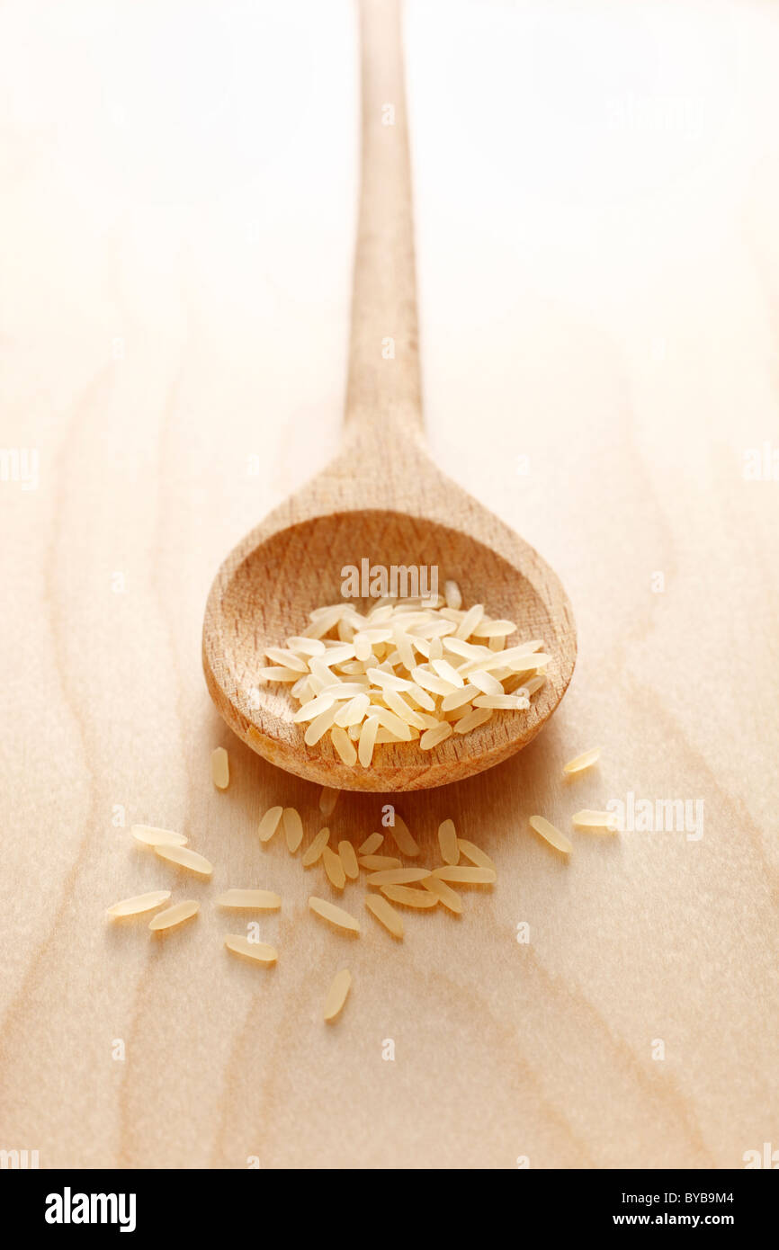 Il cucchiaio di legno con riso bianco Foto Stock