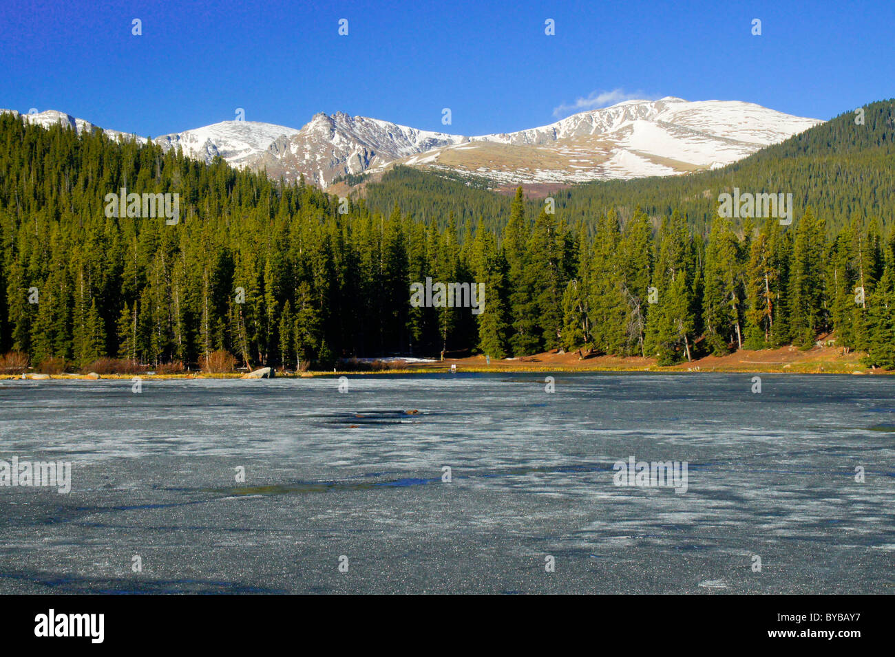 Mount Evans come visto dal lago di eco Foto Stock