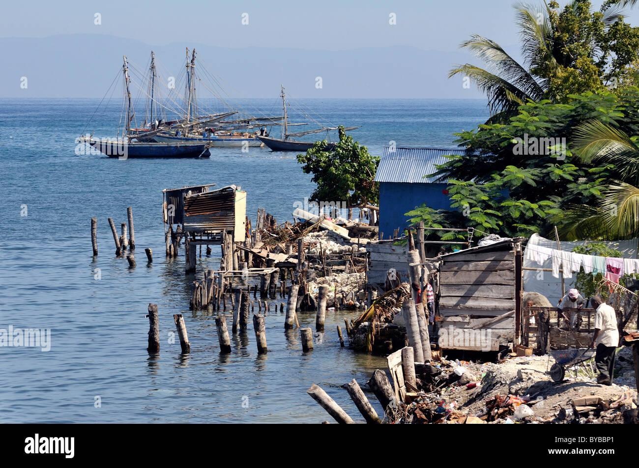 Villaggio di pescatori sulla costa caraibica, Petit Goave, Haiti, dei Caraibi e America centrale Foto Stock