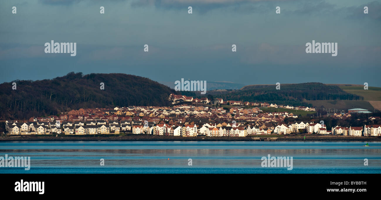 La città di Dalgety Bay sulla sponda nord del fiume Forth, Scozia Foto Stock