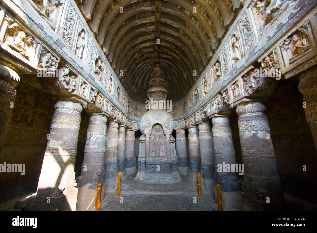 Numero di cave 19 in Ajanta grotte buddista in India Foto Stock