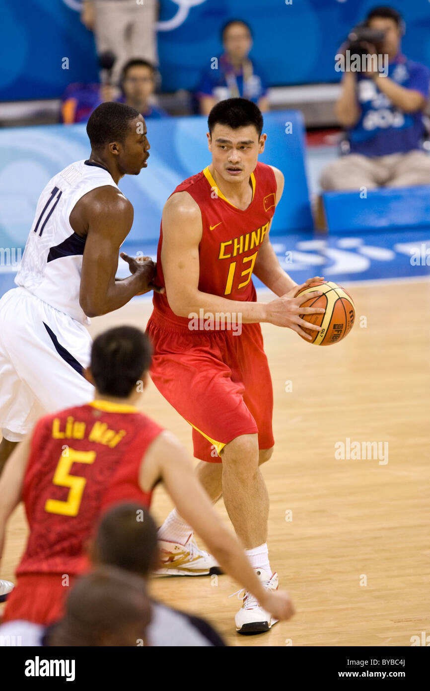 Yao Ming (CHN) USA-Cina di pallacanestro degli uomini di azione al 2008 Olimpiadi estive a Pechino, Cina Foto Stock
