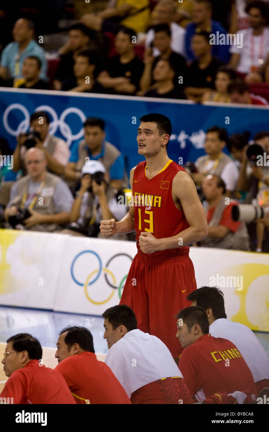 Yao Ming (CHN) USA-Cina di pallacanestro degli uomini di azione al 2008 Olimpiadi estive a Pechino, Cina Foto Stock