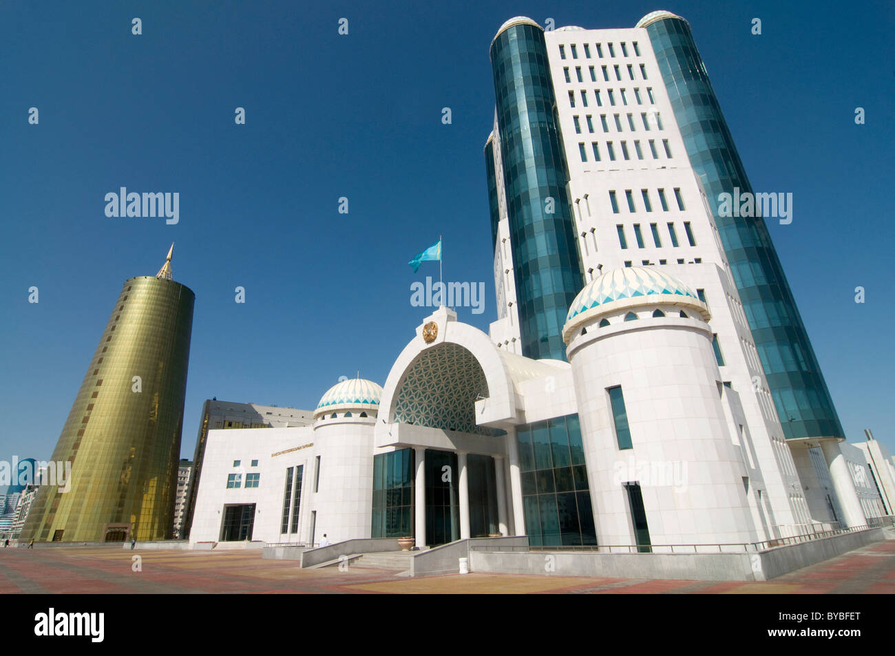 Architettura moderna presso la Torre di Bayterek, Astana, Kazakistan, Asia centrale Foto Stock