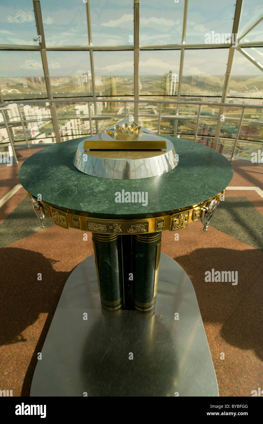 All'interno della Torre di Bayterek, punto di riferimento di Astana, Kazakistan, Asia centrale Foto Stock