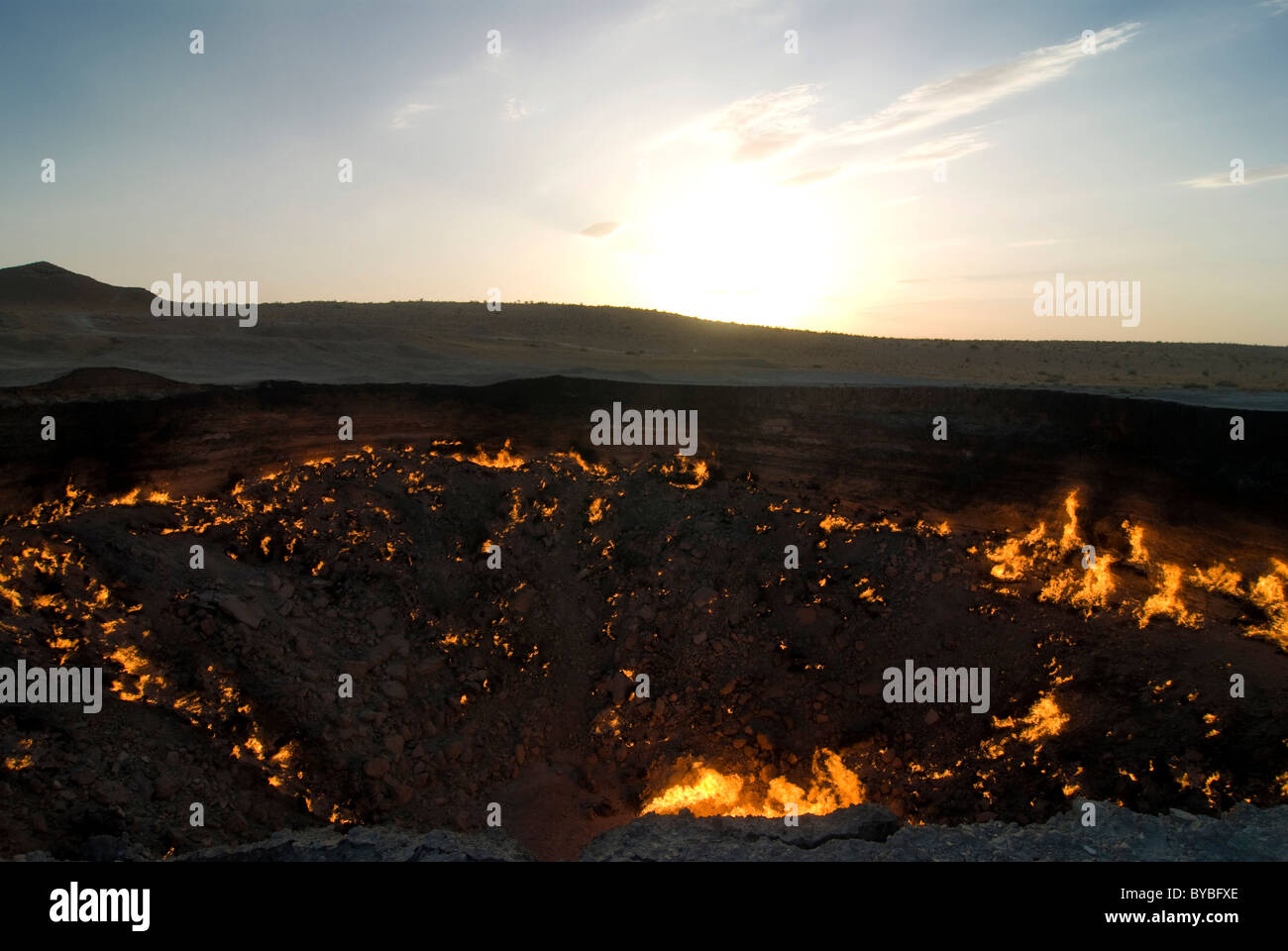 Darvaza cratere di gas, del Turkmenistan, dell'Asia centrale Foto Stock