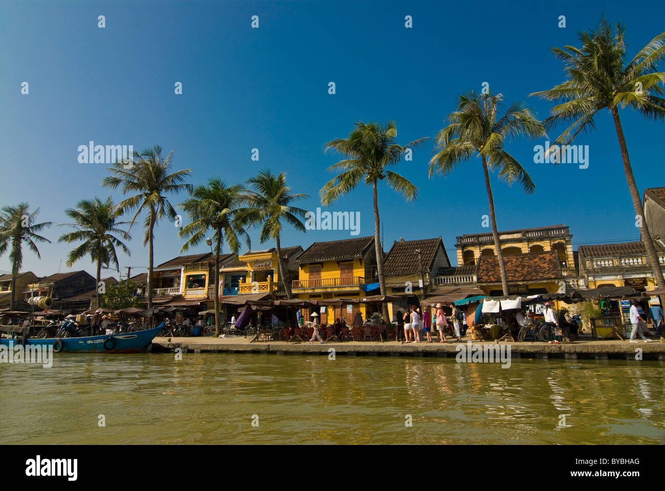 Piccolo porto o molo con barche di legno, Hoi An, Vietnam Asia Foto Stock