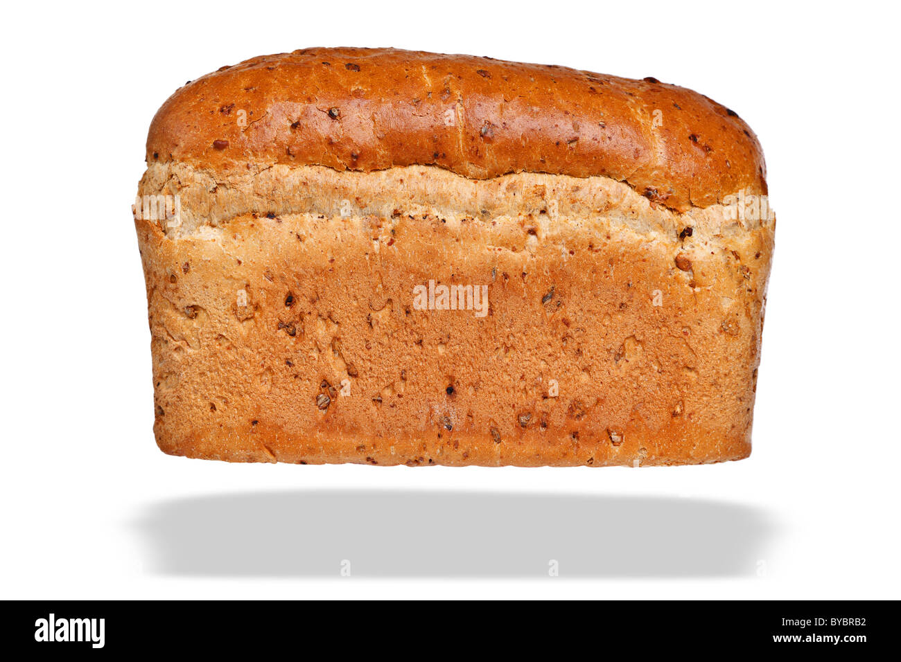 Foto di un granaio integrale della pagnotta di pane, isolato su uno sfondo bianco con ombra flottante. Foto Stock