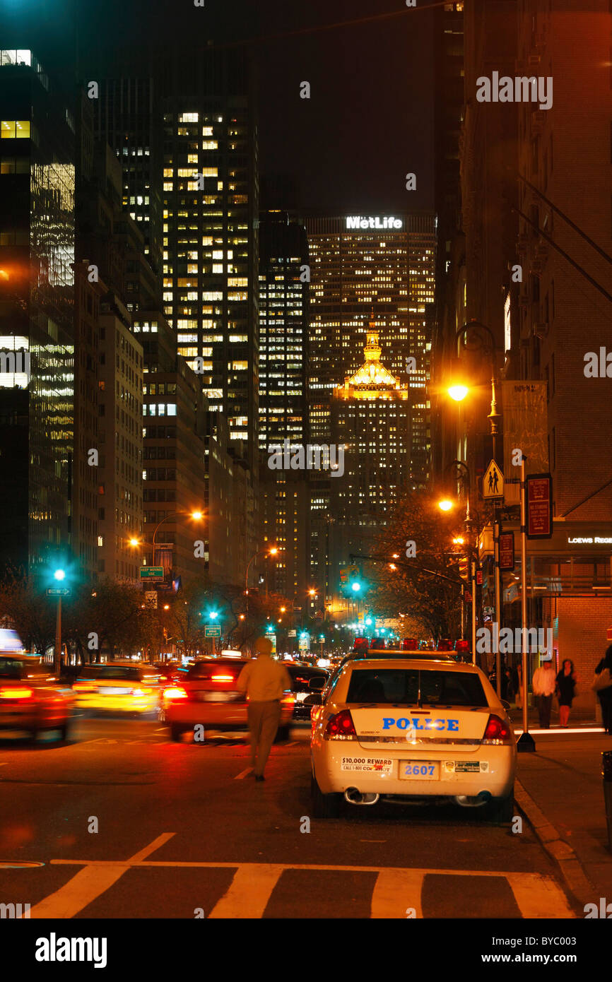 Auto della Polizia in Park Avenue, Met Life Building, New York Foto Stock