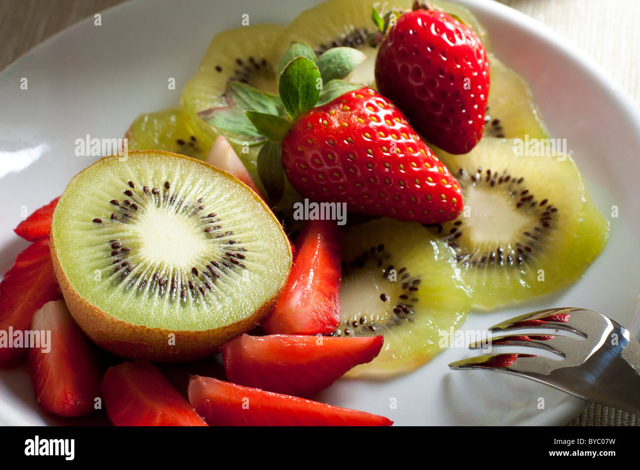 Kiwi e fragole Foto Stock