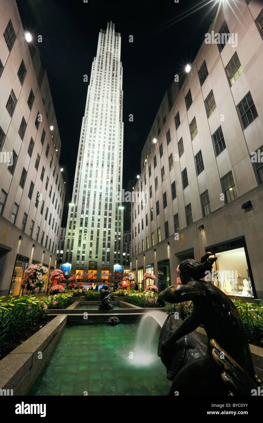 Fontana al Centro Rockefeller, Rockefeller Plaza di New York Foto Stock