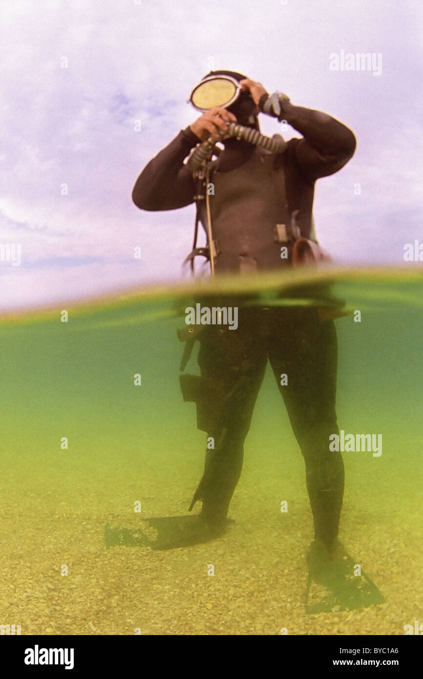 Forze speciali sottomarine ucraine. Subacqueo militare con mitragliatrice (archivio) Foto Stock