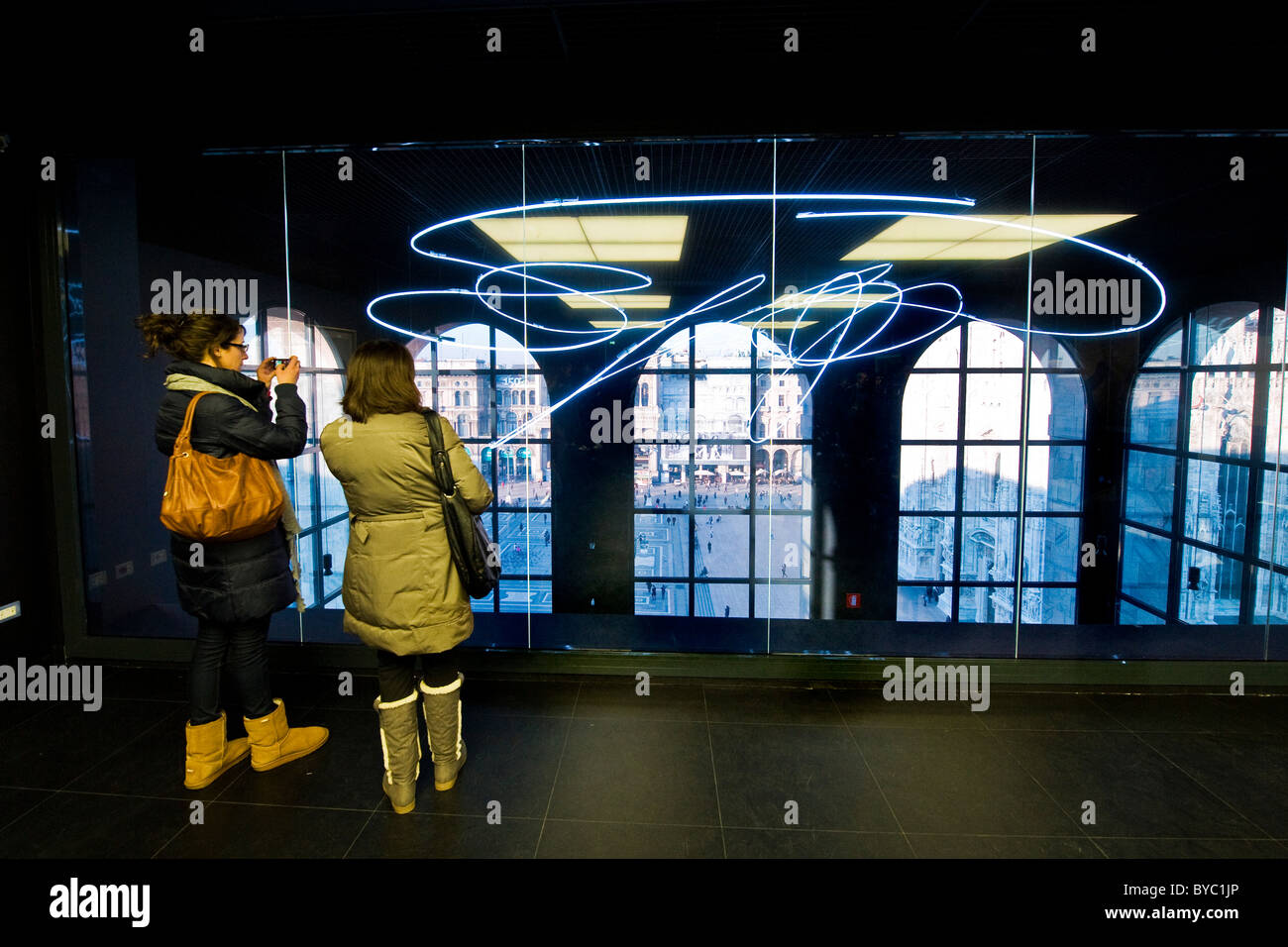 Lucio Fontana neon, Museo del ventesimo secolo, Museo del
