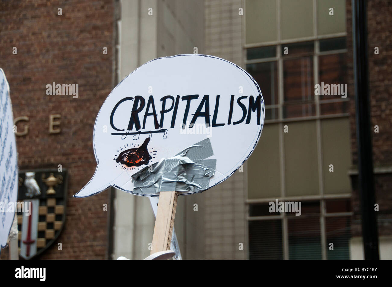 Il 29 gennaio 2011. Manifestazione contro i tagli di istruzione. Cartello crapitalism Foto Stock