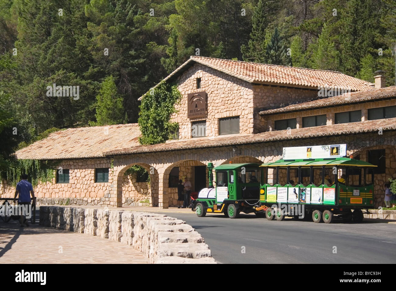 Parco naturale della Sierras de Cazorla Segura y las Villas, Cazorla, Provincia di Jaen, Andalusia. Treno turistico a La Iruela. Foto Stock