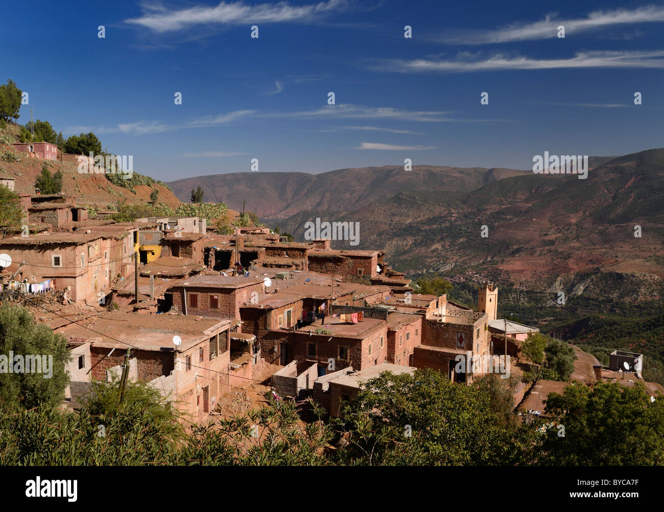 Remoto villaggio di montagna nei pressi di ait mansour in alto atlante del Marocco Foto Stock