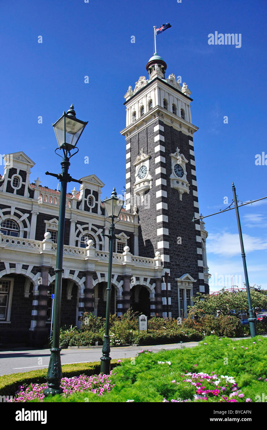 Dunedin stazione ferroviaria da Anzac Square Gardens, Dunedin, Otago, Isola del Sud, Nuova Zelanda Foto Stock