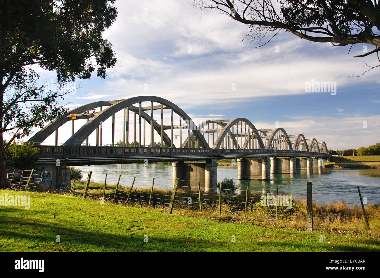 Strada Balcutha ponte attraverso il Fiume Balclutha, Balclutha, Sud Otago, Regione di Otago, Isola del Sud, Nuova Zelanda Foto Stock