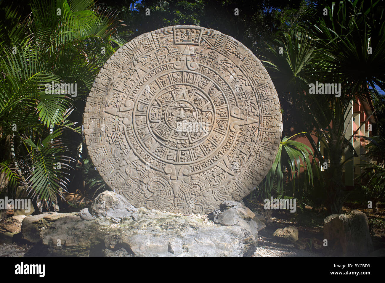 Replica calendario Maya, Cancun Quintana Roo Yucatán Penisola, Messico, Yucatan, 2012 profezia maya Foto Stock